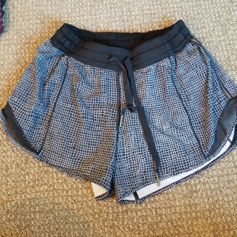 Lululemon hottie hot shorts size 6